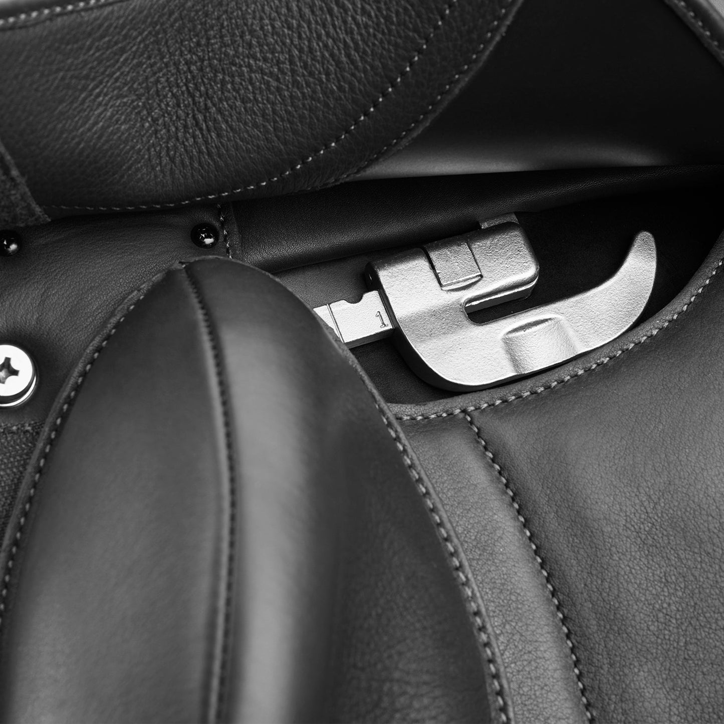Bates Artiste Classic Dressage Saddle - EQ Saddlery