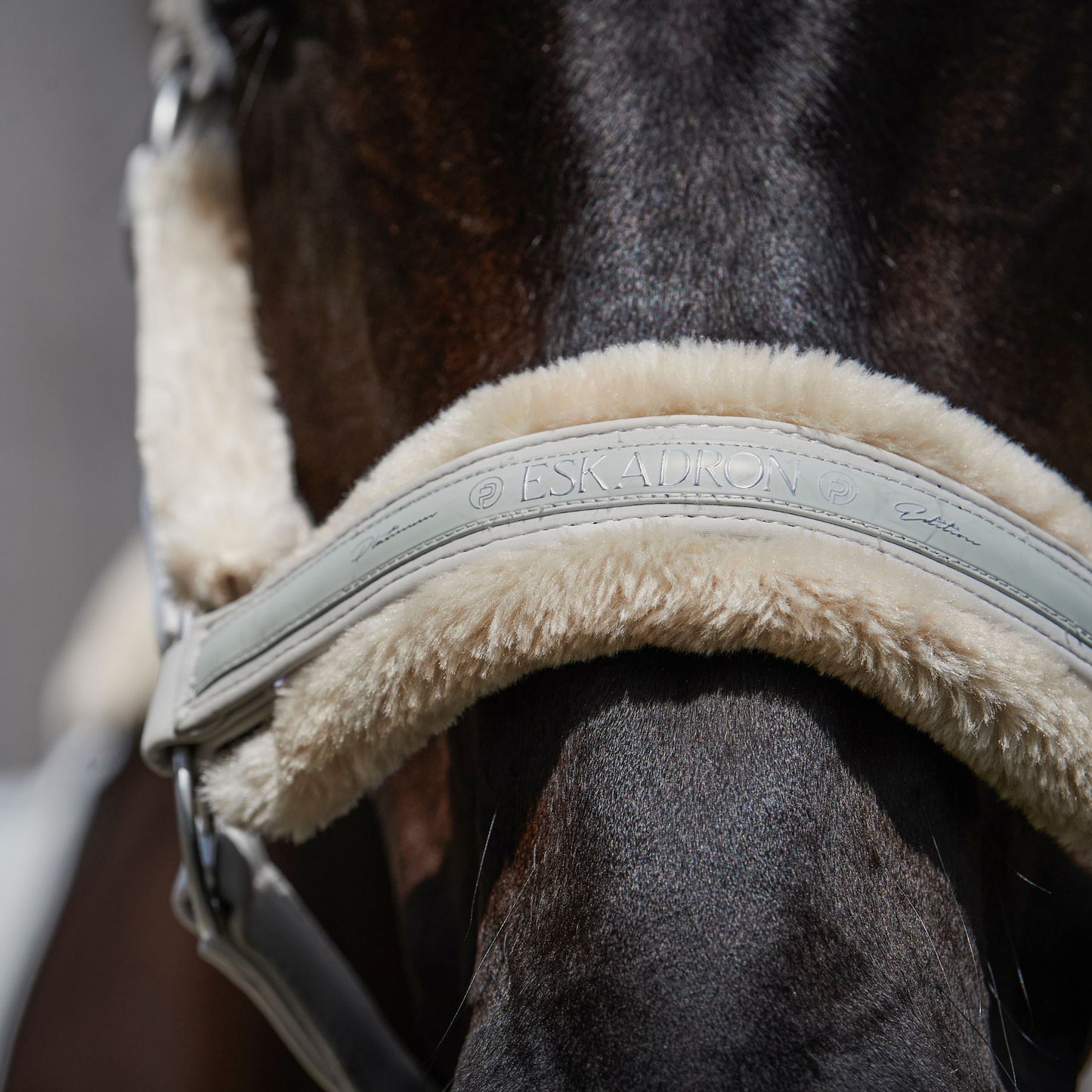 Eskadron Doublepin Fauxfur Headcollar