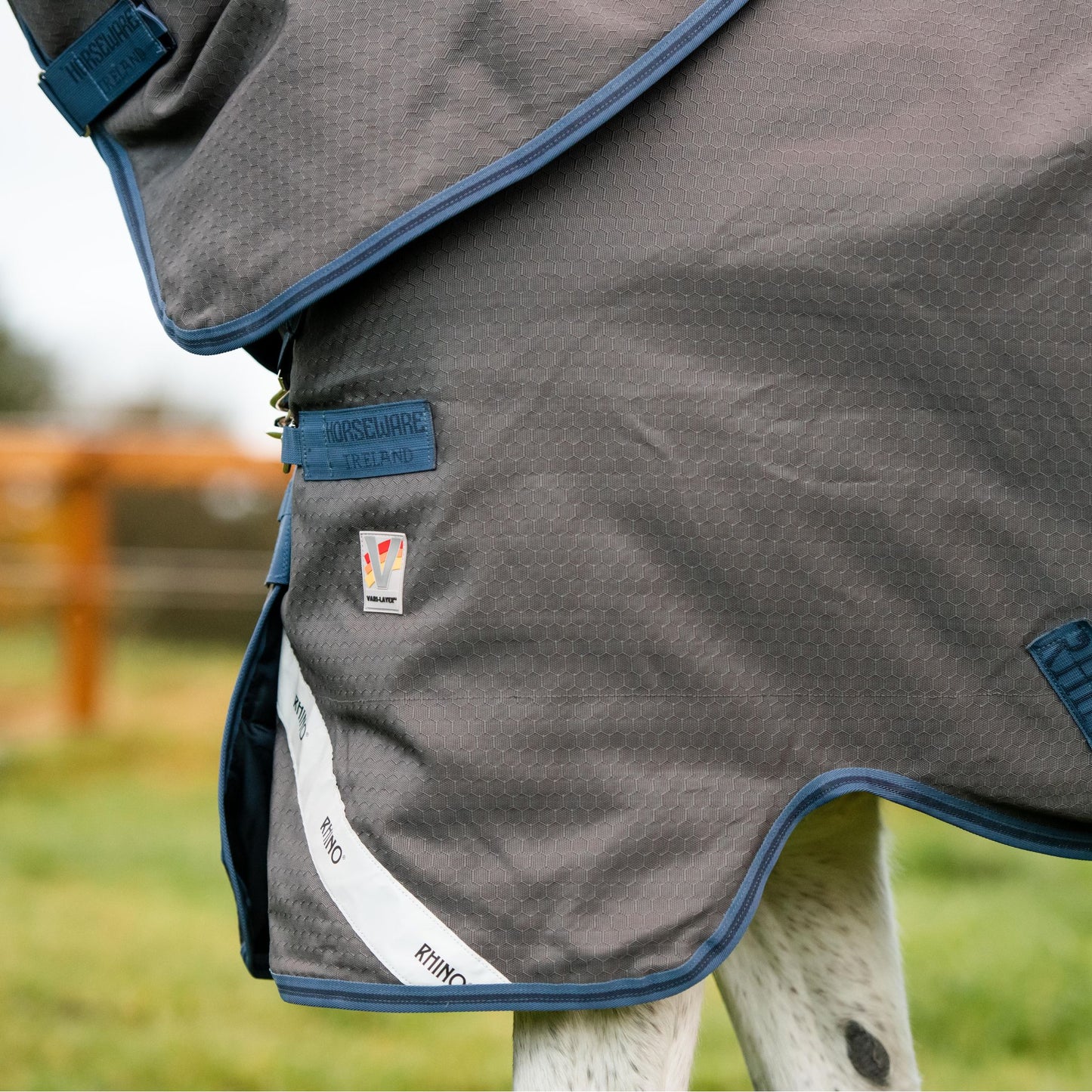 Horseware Rhino Plus HexStop 100g Rug - EQ Saddlery