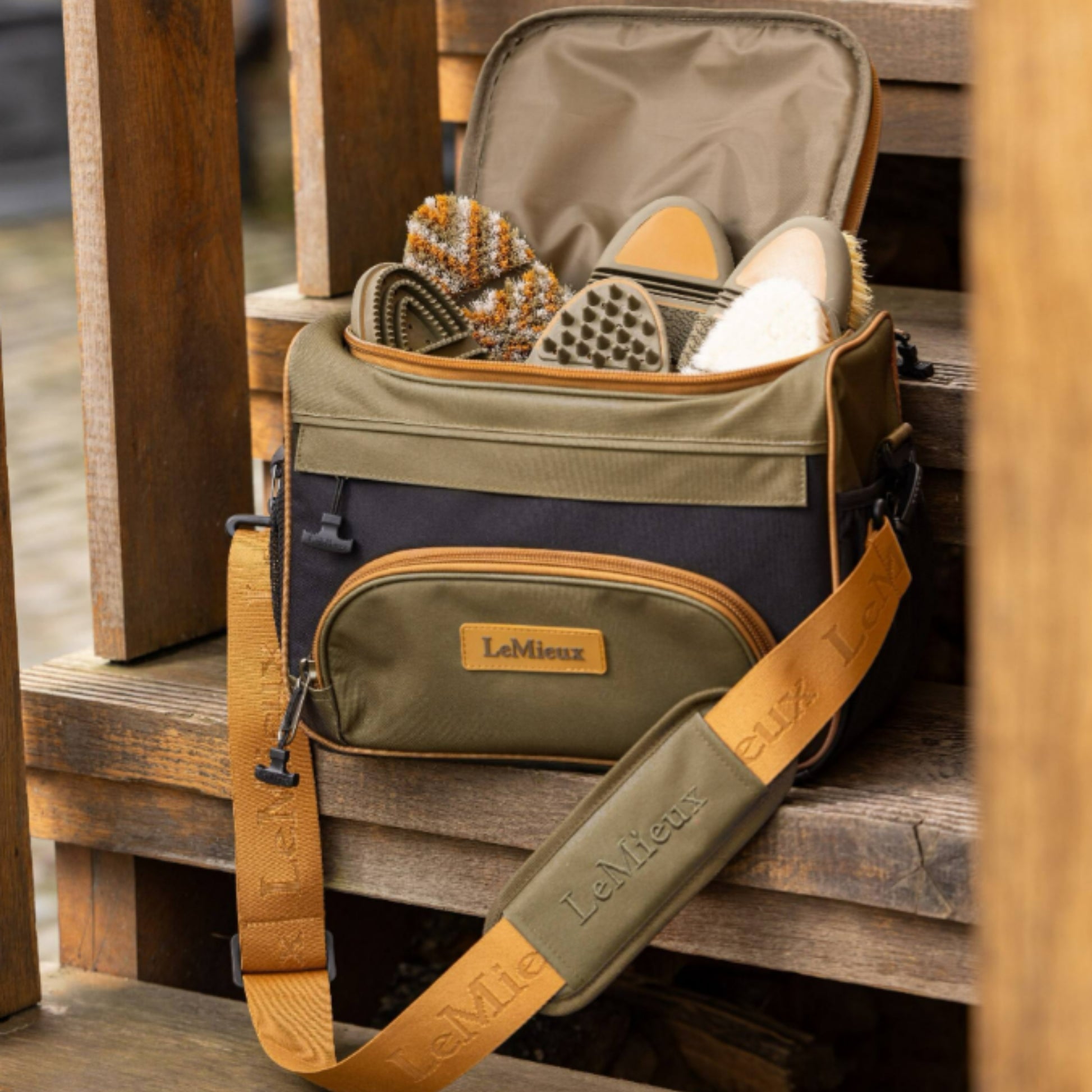 LeMieux Trousse de Pansage ProKit Lite Powder Blue LeMieux Trousse de Pansage ProKit Lite Powder Blue