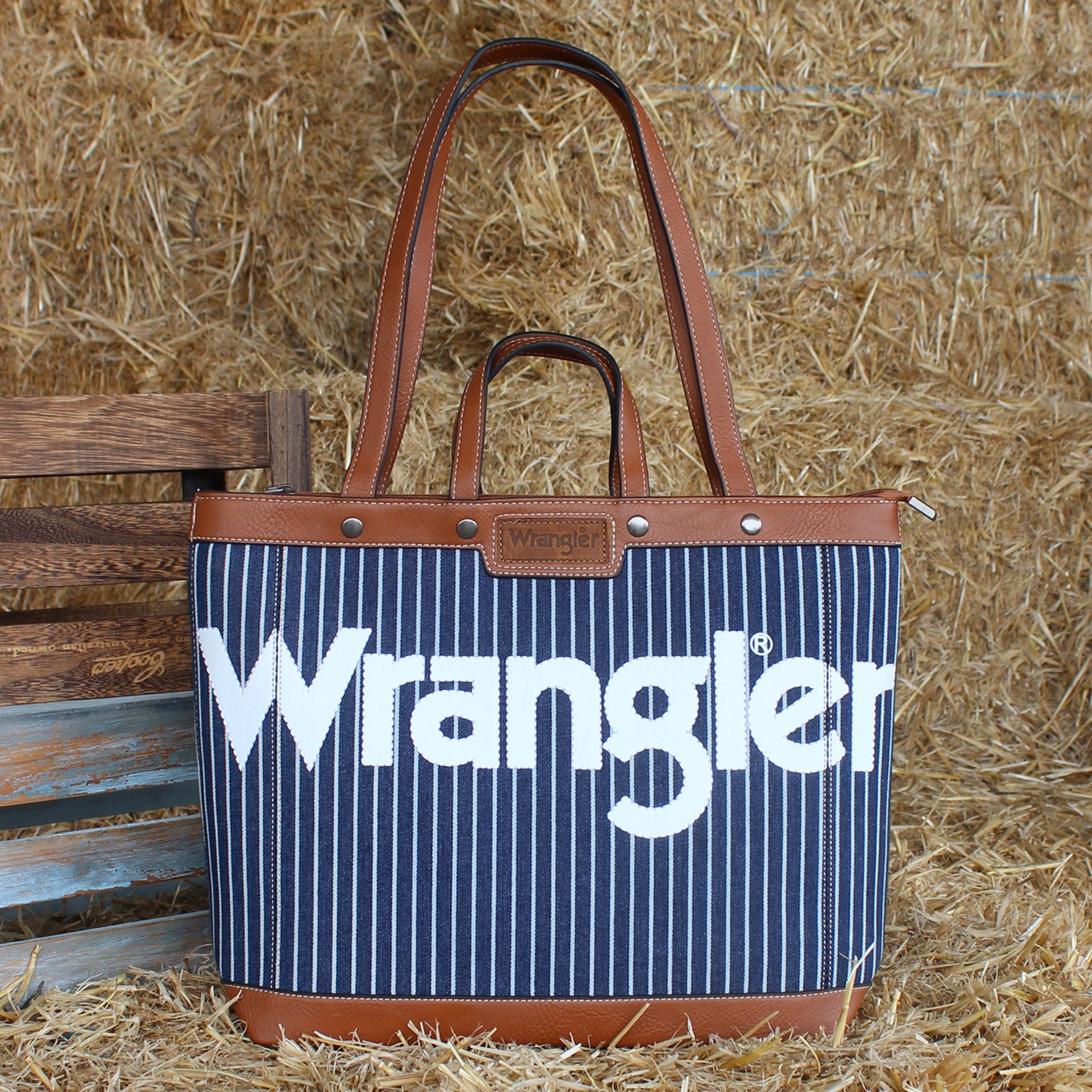 Wrangler Canvas Iconic Logo Tote - EQ Saddlery