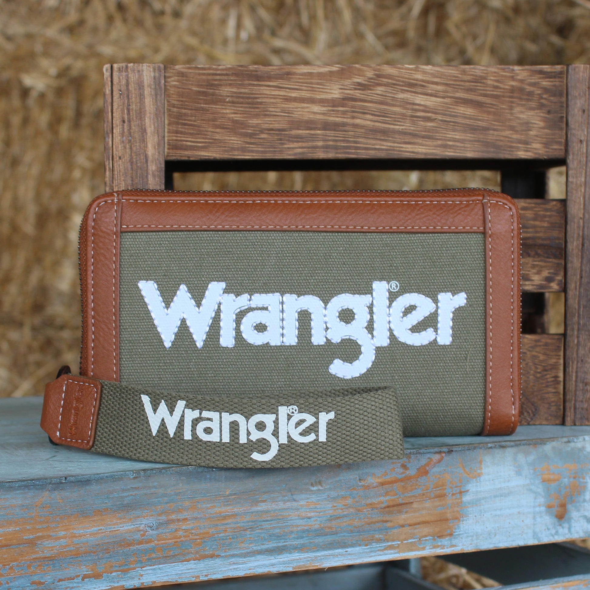 Wrangler Canvas Iconic Logo Wallet - EQ Saddlery