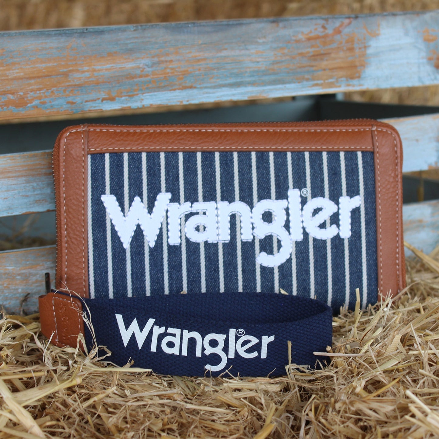 Wrangler Canvas Iconic Logo Wallet - EQ Saddlery
